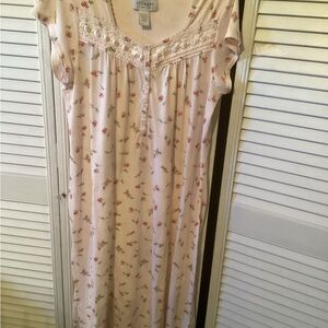 Villager A Liz Clairborne Company ladies ladies pink floral nightgown,
